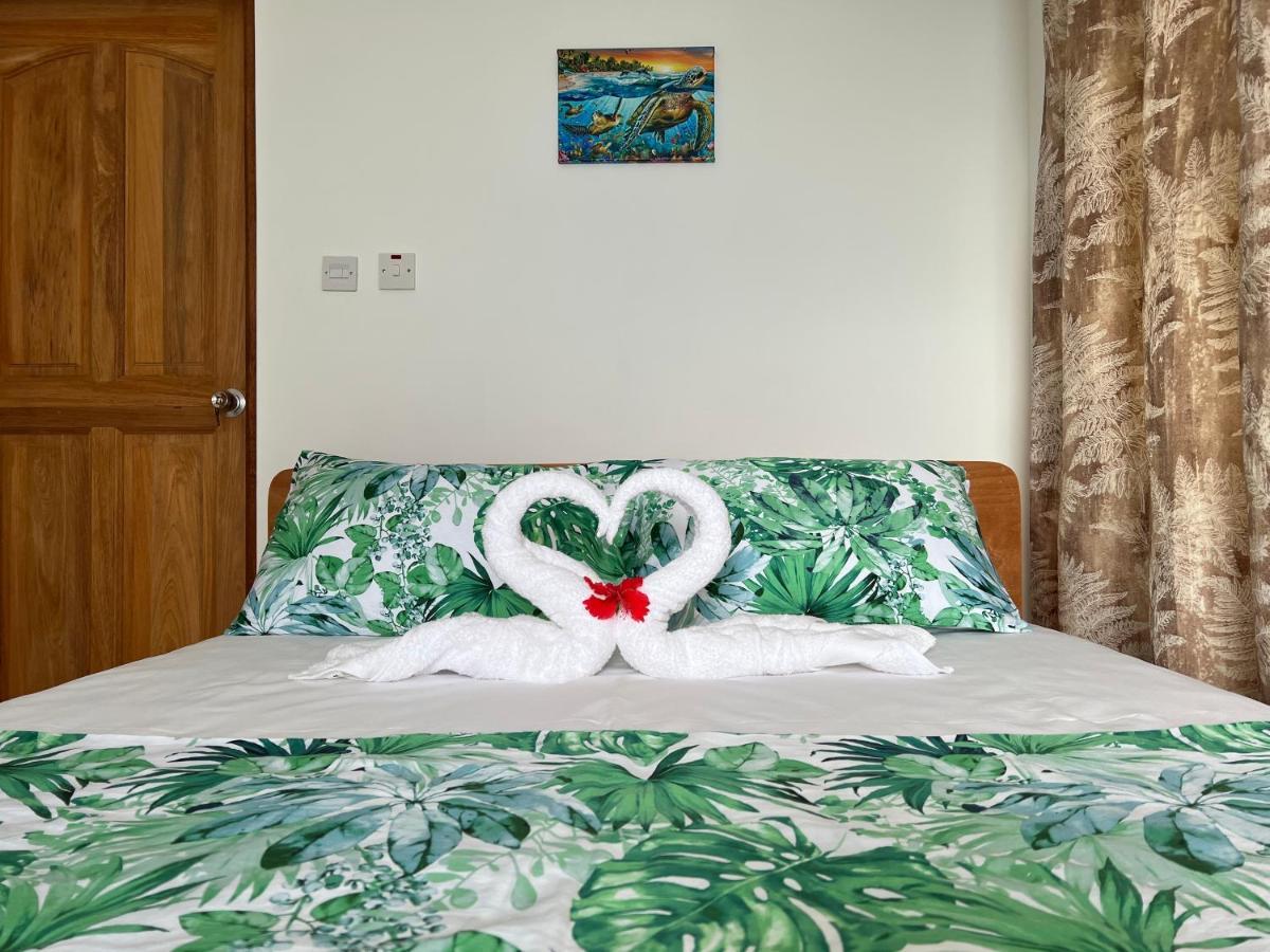 Western Ocean Breeze Self Catering Victoria Eksteriør billede